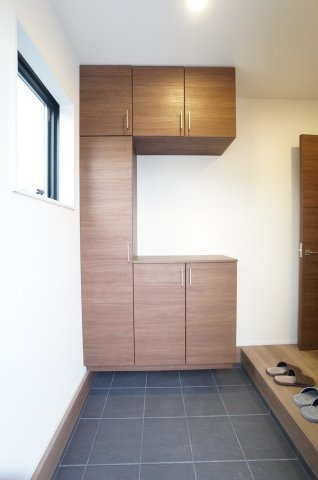 リーブルガーデン美浜町河和台3丁目第5　3号棟の玄関|玄関のシューズボックス♪