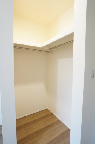 リーブルガーデン美浜町河和台3丁目第5　3号棟の収納|2階洋室のウォークインクローゼット