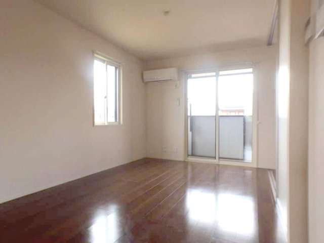 岸和田市磯上町６丁目のハイツの居間・リビング|ゆったり過ごせる居間です