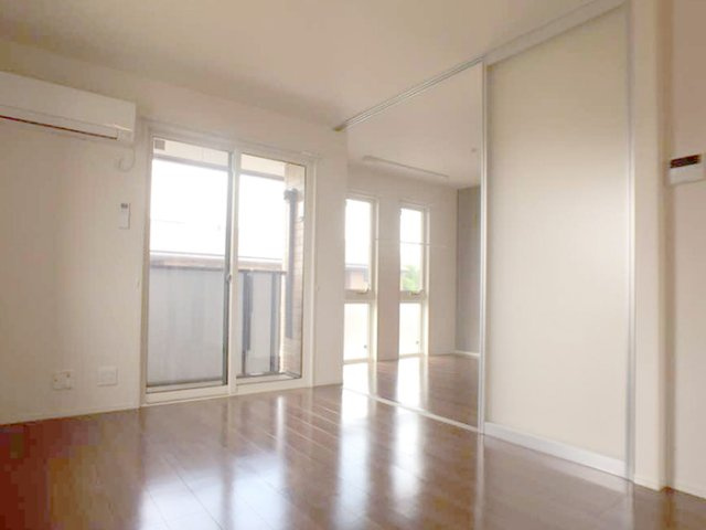 岸和田市磯上町６丁目のハイツの居間・リビング|こちらの居間で趣味の時間をお楽しみください