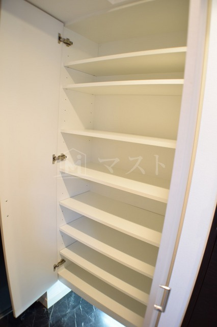 アーデンタワー西本町の収納