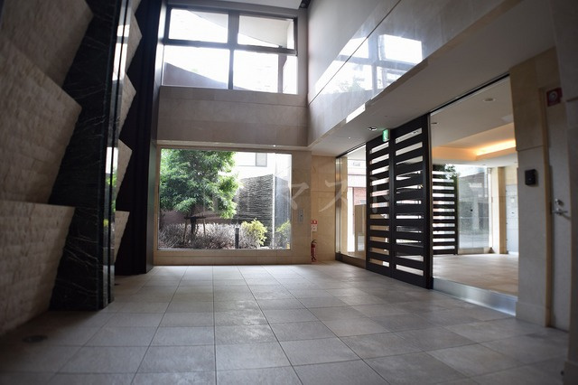 アーデンタワー西本町のロビー