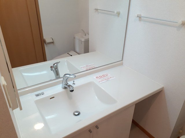 グラースＢの洗面所|コンパクトで使いやすい洗面所