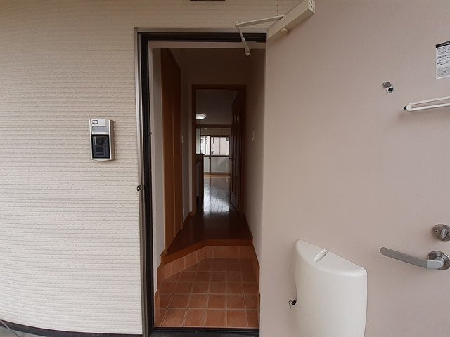 グラースＢの玄関|明るい玄関です