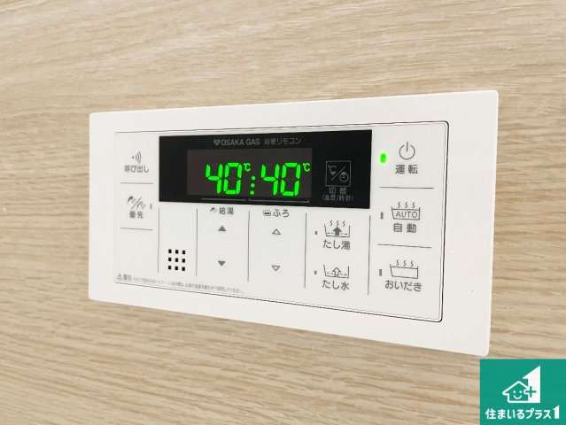 宝塚市高司　新築一戸建てのキッチン|リビングと統一感があり、使い勝手のいいキッチン。広々としているので、二人並んで作業が出来ちゃいます。お子様と一緒に色々なお料理に挑戦できるスペースがあります。