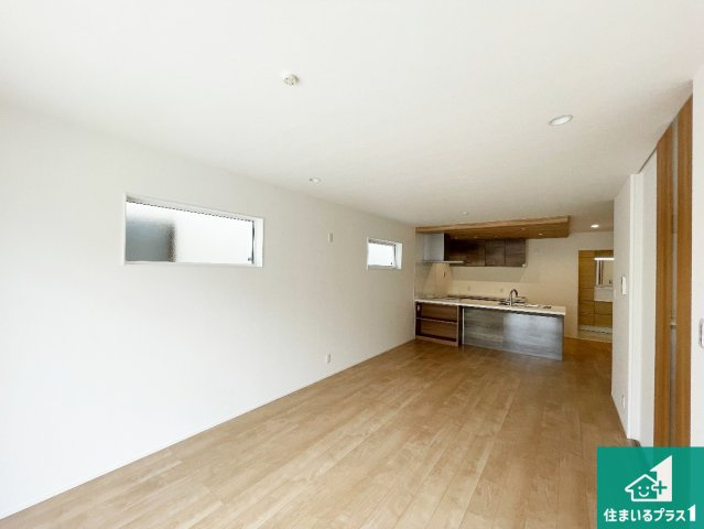 宝塚市高司　新築一戸建ての前面道路含む現地写真|周辺は落ち着いた街並みの住宅地！子育てがしやすい住環境です！まだ未完成ですが、現地でしかわからない事もございます。是非一度ご覧ください。