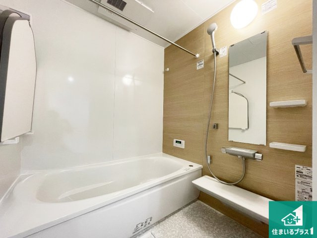 宝塚市高司　新築一戸建ての前面道路含む現地写真|周辺は落ち着いた街並みの住宅地！子育てがしやすい住環境です！まだ未完成ですが、現地でしかわからない事もございます。是非一度ご覧ください。