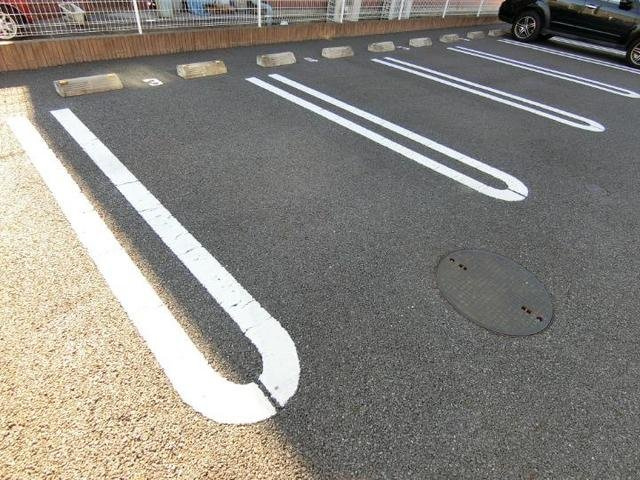 ラフィネ　メゾンＢの駐車場|駐車場です