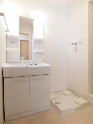 ラフィネ　メゾンＢの洗面所|忙しい朝には欠かせない洗面所です