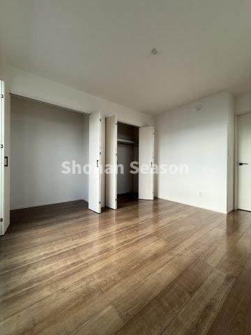 【洋室】 | 各部屋にクローゼットを完備！部屋ごとに片付けやすい間取りです♪