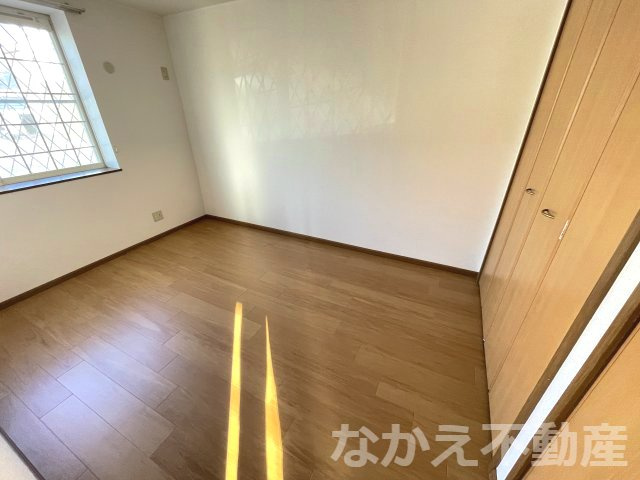 【寝室】 | 広くて明るい寝室