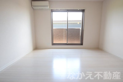 【洋室】 | アナナメゾンⅣ | 明るい洋室です