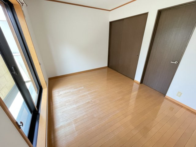 【寝室】 | 落ち着いた色調の寝室です