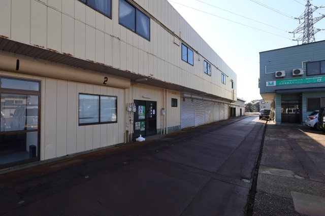 学校町１丁目長谷川駐車場＆車庫