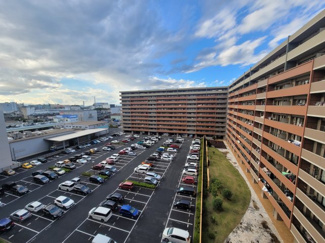 【駐車場】 | 各部屋1台分の平置き駐車場完備