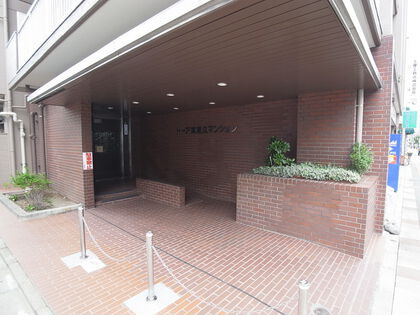 トーア東尾久マンションのエントランス|ご希望物件のご提案から現地へのご案内、ご契約まで、業務に精通したスタッフがきめ細かく対応いたします。