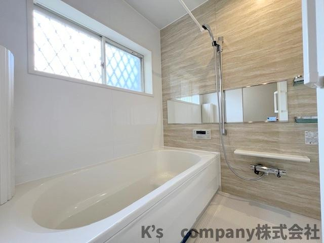 ◎茅ヶ崎市菱沼1丁目　中古戸建の浴室|木目調のアクセントパネルが温かみを感じさせてくれます♪