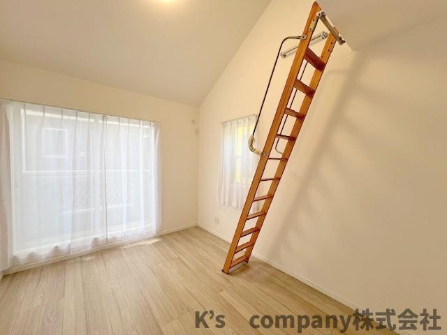 ●茅ヶ崎市菱沼1丁目　中古戸建の子供部屋|洋室6帖◇お子様のお部屋や趣味のお部屋におすすめです◇上部にはロフト付き◇