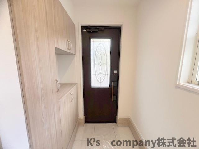 ◎茅ヶ崎市菱沼1丁目　中古戸建の玄関|玄関横には収納力のあるシューズインクローゼット付き◇