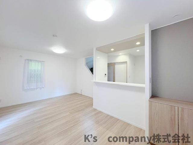 ◎茅ヶ崎市菱沼1丁目　中古戸建の居間・リビング|リビングは南向きで陽当たりの良い15.2帖です◇