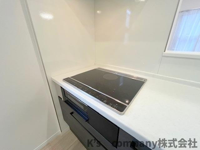 ◎茅ヶ崎市菱沼1丁目　中古戸建のキッチン|お手入れのしやすいIHクッキングヒーター♪