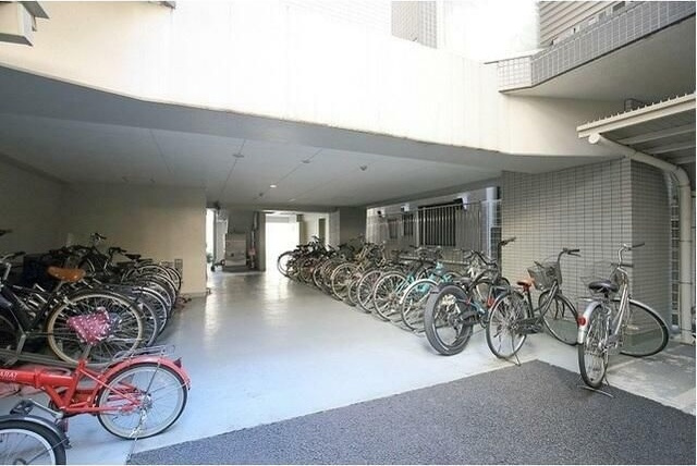 コンフォリア浅草橋ＤＥＵＸの駐車場