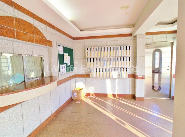 エクレール小平のエントランス