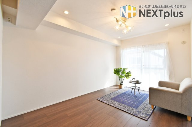 扶桑ハイツ春日部の居間・リビング|LDK13.1帖：ダイニングテーブルはもちろん、ソファーやテレビを置いても余裕があります！家族全員でくつろいだり、親族や友人を招いてホームパーティーをしても楽しそうですね！