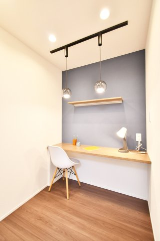 扶桑ハイツ春日部のその他|リビング横にある書斎です。リモートワークやお子様の自宅学習のスペースにぴったりです。