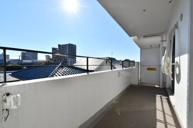 扶桑ハイツ春日部のバルコニー|難しいイメージの住宅ローンは経験スタッフが丁寧にお手伝いしますのでご安心下さい。「家を買って終わり」ではなく、「買ってからがスタート」と考え、一人ひとりにあった資金計画やプランをご提案致します！