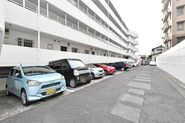 扶桑ハイツ春日部の駐車場|■私共は、強引なセールスは致しません。『今買えるから大丈夫』ではなく、『買った後の本当の幸せは何か』を考えた上でのご提案を徹底しております。どうぞお気軽にご連絡下さいませ。