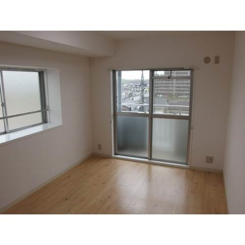 葵マンションの洋室