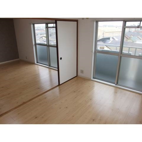 葵マンションの洋室