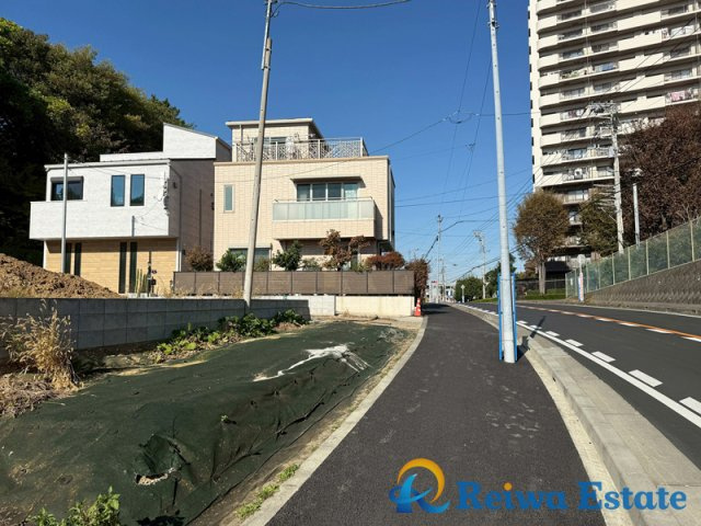 売地　茅ヶ崎市甘沼の前面道路含む現地写真