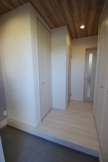 【玄関】 | 【仲介手数料無料！！】府中市小柳町6丁目　新築戸建て（全3棟）2号棟　4380万円