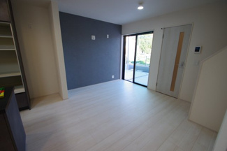 【居間・リビング】 | 【仲介手数料無料！！】府中市小柳町6丁目　新築戸建て（全3棟）2号棟　4380万円