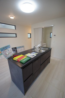 【キッチン】 | 【仲介手数料無料！！】府中市小柳町6丁目　新築戸建て（全3棟）2号棟　4380万円