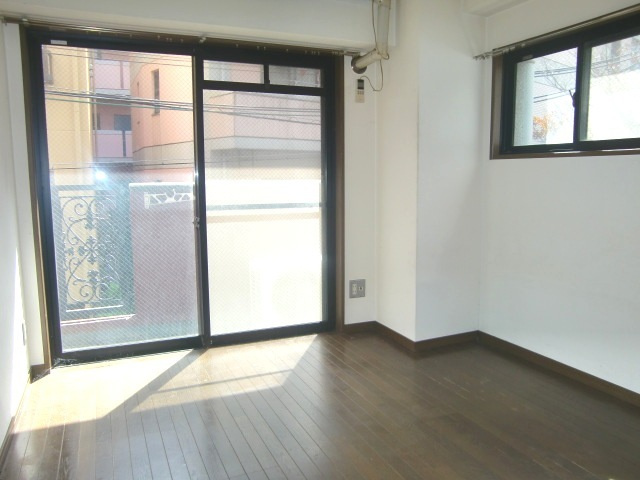 ロマネスク王子公園の居間・リビング