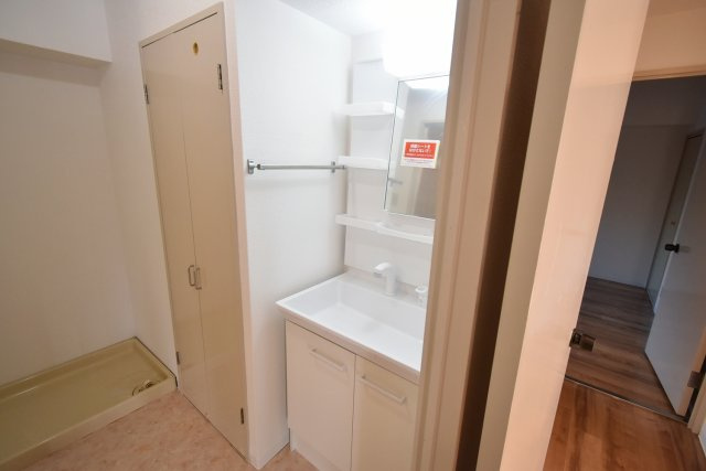 バッハレジデンス西宮上ヶ原の独立洗面台