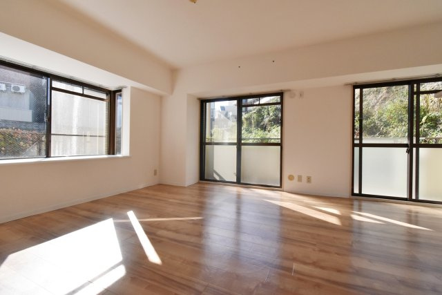 バッハレジデンス西宮上ヶ原の居間・リビング