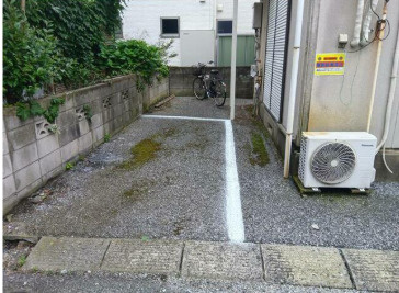 コーポ鎌谷の駐車場