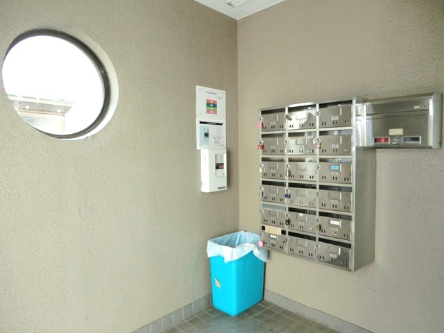 エリート浦和のロビー|★１階共用ロビーに各戸の集合ポストを設置★