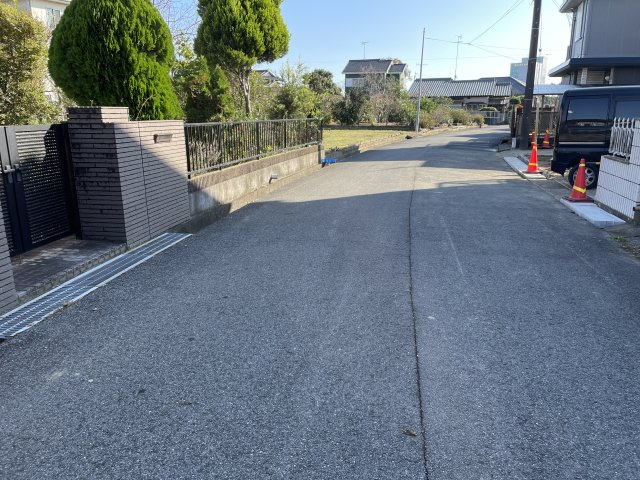 一宮町白山8中古戸建ての前面道路含む現地写真