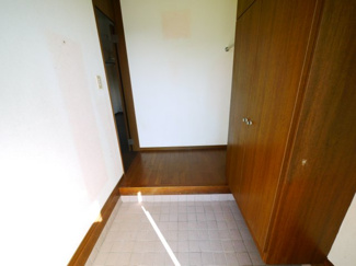 【玄関】 | 茂原市粟生野　中古戸建 | 平成6年1月築 3SLDK  シテムキッチン ユニットバス 田園地帯で自然豊かな閑静な立地