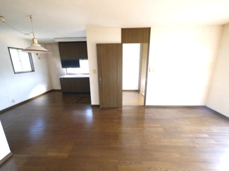 【居間・リビング】 | 茂原市粟生野　中古戸建 | 平成6年1月築 3SLDK  シテムキッチン ユニットバス 田園地帯で自然豊かな閑静な立地