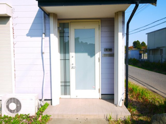 【玄関】 | 茂原市粟生野　中古戸建 | 平成6年1月築 3SLDK  シテムキッチン ユニットバス 田園地帯で自然豊かな閑静な立地