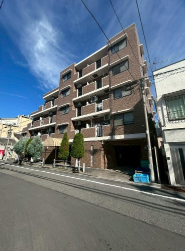 【外観】 | シャルマンコーポ志村三丁目 | 成築の新耐震基準適合マンション！太陽に愛された邸は、陽当り・通風に優れた魅力的で快適さを追求した邸宅。