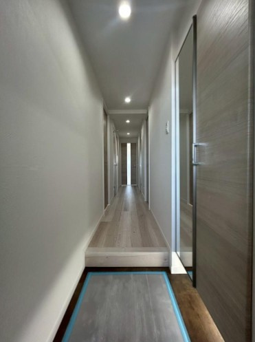 【玄関】 | シャルマンコーポ志村三丁目 | 帰り着くたびに洗練されたテイストの空間に迎えられ誇りと喜びを感じる玄関まわりです。