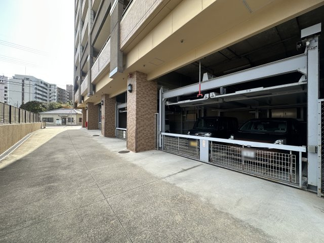 プレステージ西明石駅前グラットシェルの駐車場