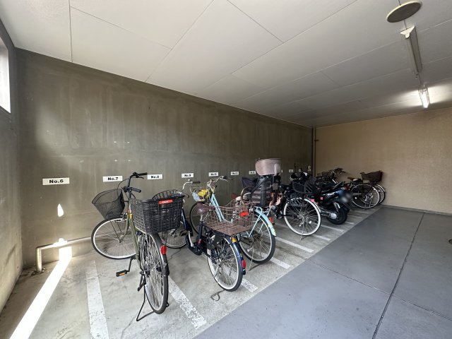 プレステージ西明石駅前グラットシェルの駐輪場